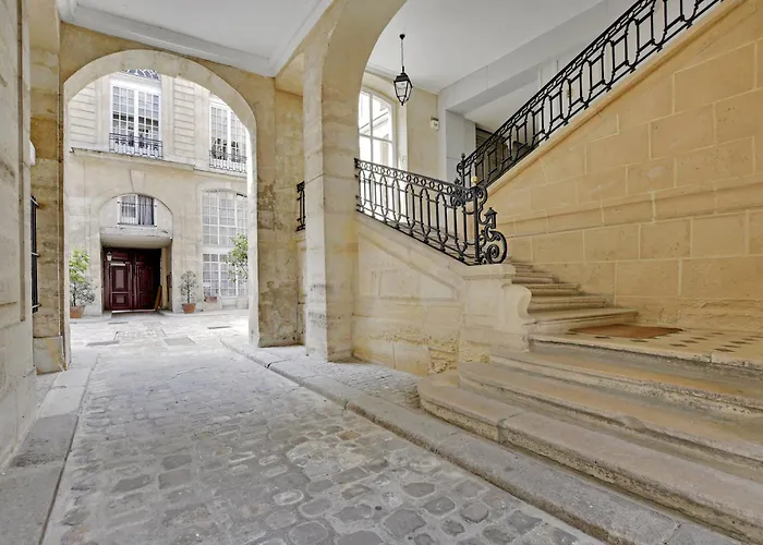 Pick A Flat\'S Apartements With Services In Louvre - Rue Des Halles